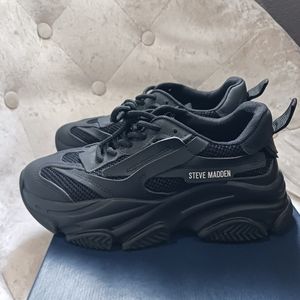 Like New Steve Madden Sneakers